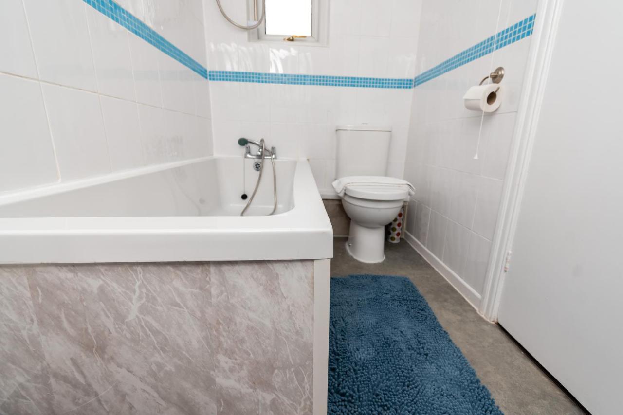 Greenbourne - 4 Bedrooms Sleeps 8 Free Parking Gateshead Exterior photo