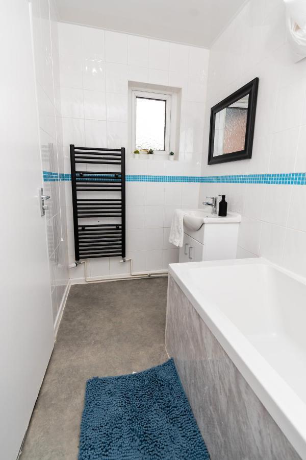 Greenbourne - 4 Bedrooms Sleeps 8 Free Parking Gateshead Exterior photo